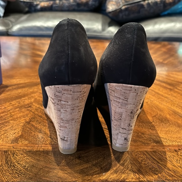 EUC Stuart Weitzman Aloha Wedge - Picture 5 of 5